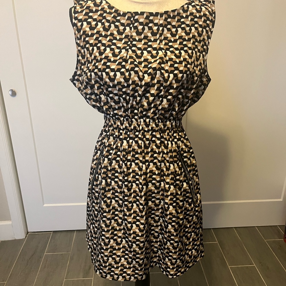 Feathers geometric pattern knee length dress